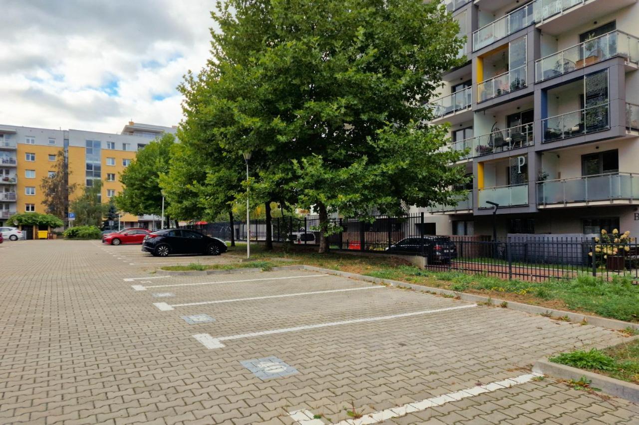 Studio Bielany With Home Office Near Metro Station By Noclegi Renters Varsó Kültér fotó