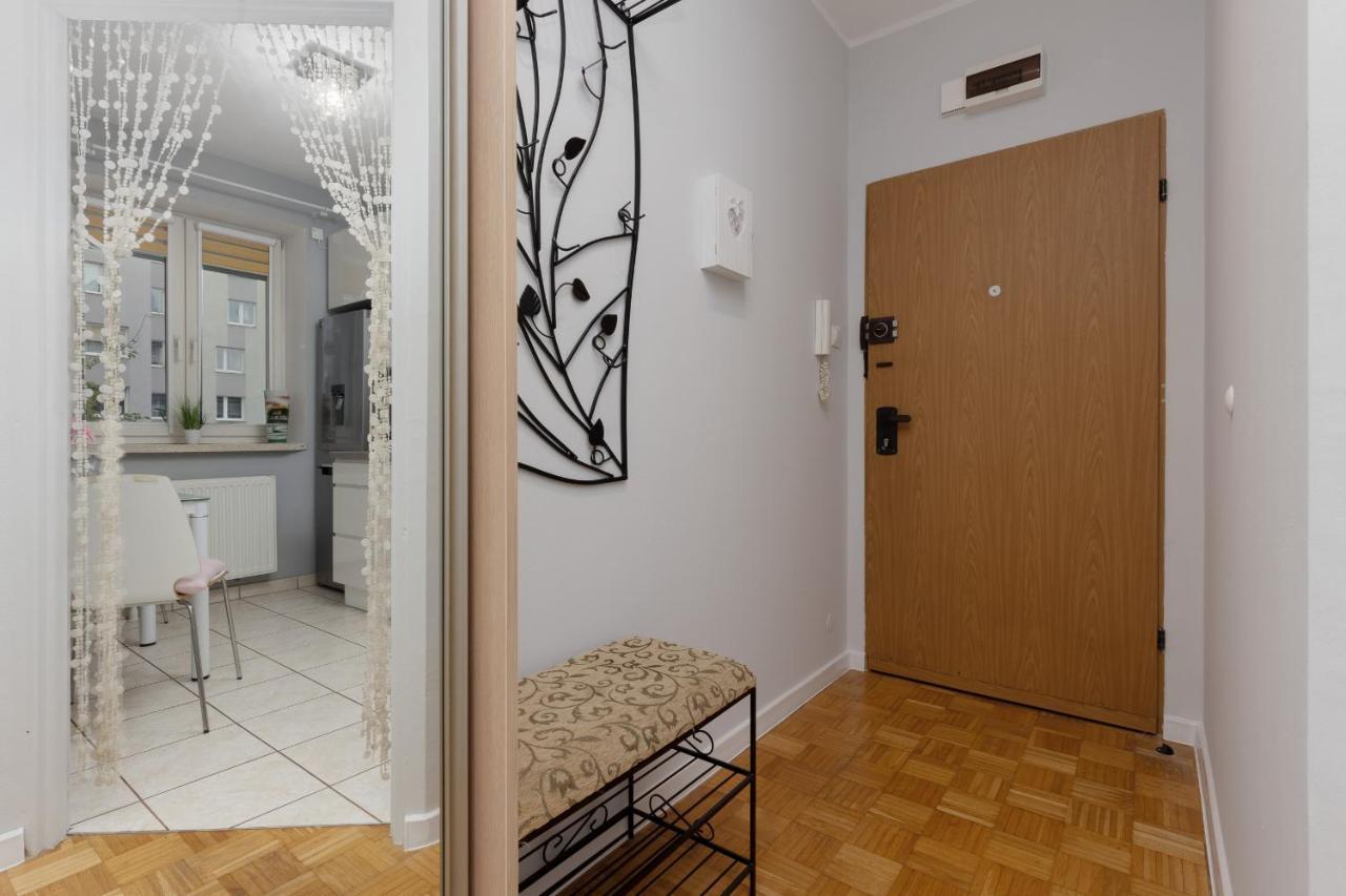 Studio Bielany With Home Office Near Metro Station By Noclegi Renters Varsó Kültér fotó